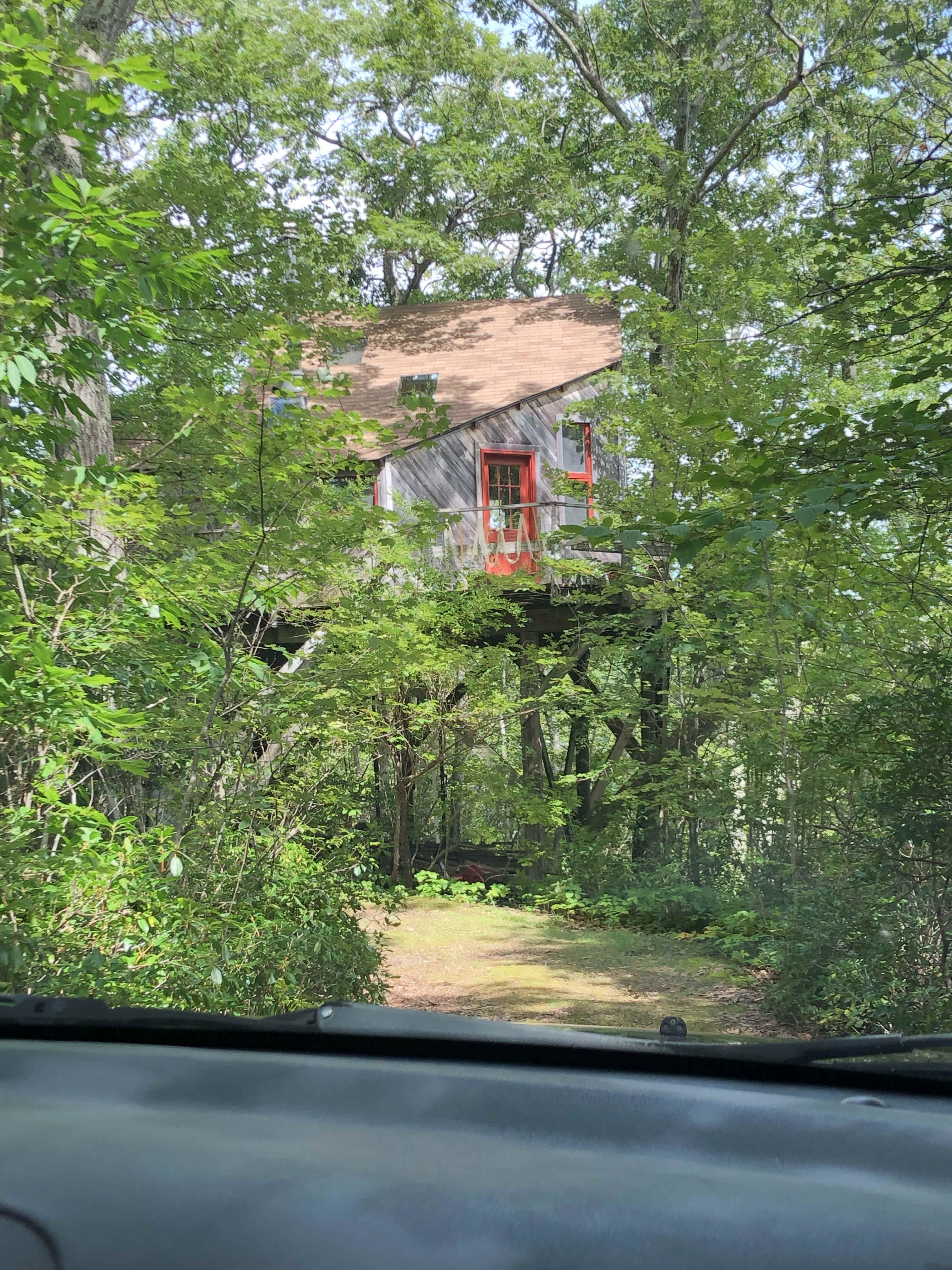 Building photograph for 18 SOUTH POND ROAD